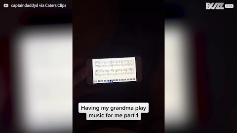 Cette grand-mère joue tous ce que son petit-fils demande au piano