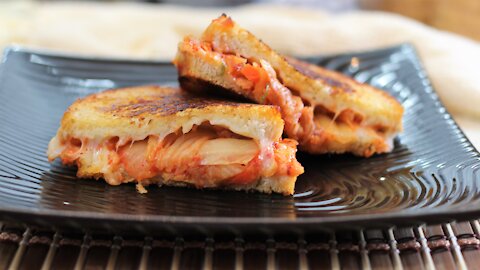 Kimchi grilled cheese sandwich recipe