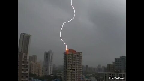 Mumbai Lightning Thunder Storm Fall Strike on Building Tower. Bijli Giri Building par.