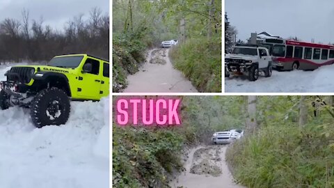 #Luxurygoods Jeep Wrangler Gladiator Stuck In Thick Snow