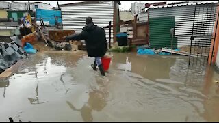 Torrential rains in Cape Town cause flooding and power outages (kbu)