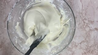 Cream cheese frosting for cinnamon buns