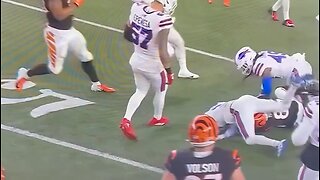 Monday Night Football player collapses on Live TV 2/1/2023