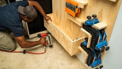 Wall mounted storage rack for clamps ( DIY Woodworking )