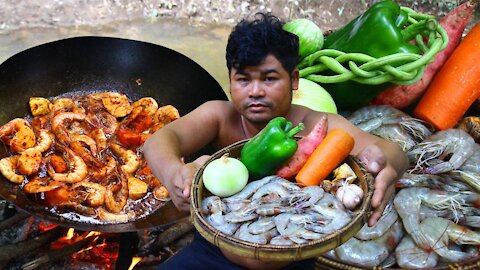 Cooking Curry Shrimps Asian Food Recipe