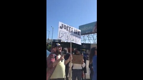 Chappelle Supporters to Netflix Walkout Employees: Jokes Are Funny