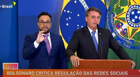 Bolsonaro criticizes regulation of social networks