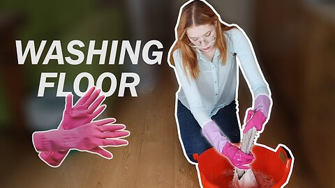 Hands-On Magic: Watch How This Woman Transforms the Floor Without a Mop!