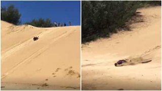 Caduta epica sulle dune in sandboard