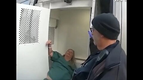 Bodycam of Knoxville police miss treating Lisa Edward's to death.