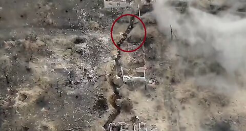 Ukrainian soldiers evade Russian bombing