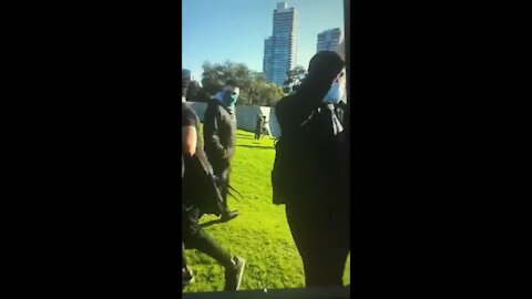 Police shooting rubber bullets melbourne craig kelly