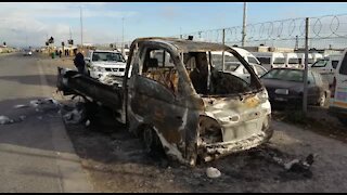 SOUTH AFRICA - Cape Town - Buses and trucks burnt in taxi strike (kaC)