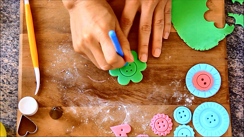 How to make Fondant Buttons - Cake Decorating Tutorial