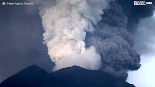 Incredibile timelapse del vulcano Agnung