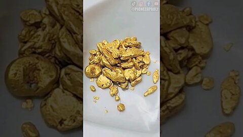 Diver Finds $500 Of Gold Nuggets In Bedrock Crack!