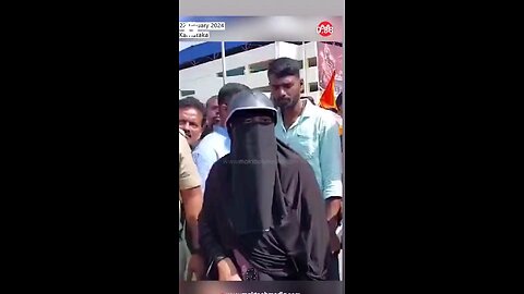Karnataka girl fights back goonss