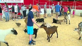 Kid reporter takes us through the Tulsa State Fair (Spanish)