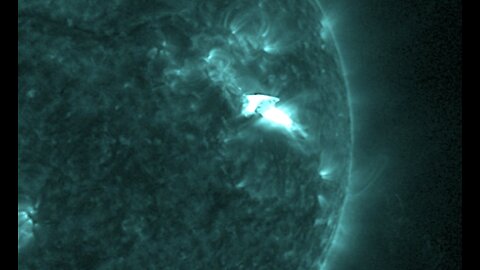 M5 Solar Flare, Magnetic Bacteria, New Playlist | S0 News Dec.14.2023
