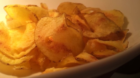 Make homemade potato chips using a microwave
