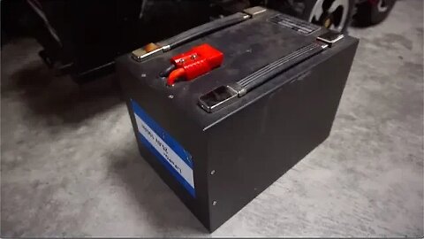 MEGA VLOG 402: inside a LITHIUM bounder battery