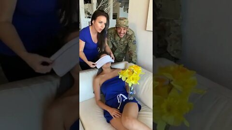 Soldier SURPRISES wife! heartwarming reunion