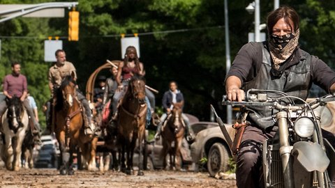 Last Scene Of The Walking Dead Season 9 Finale Will "Change Everything"