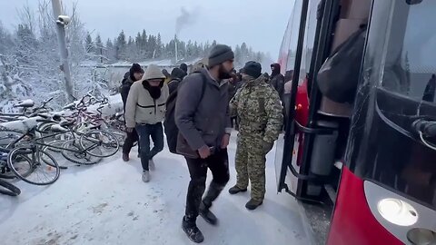 🇺🇦GraphicWar18+🔥Putin Busing Migrants Temp Housing - Then to Finland Border - Glory to Ukraine