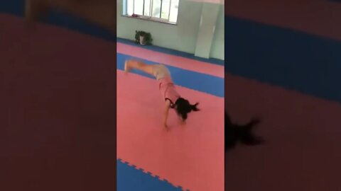 Little Chinese Girl Can Tumble At A High Level