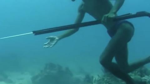 Superhuman Man Walks On Ocean Floor To Hunt Fish