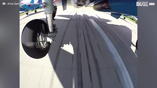 Jet acrobatico filmato da un drone!