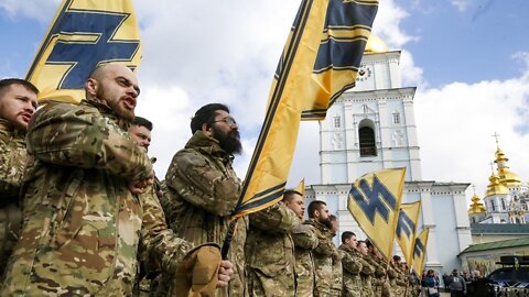 Ukraiński batalion Azowski zamienia insygnia/Zmanipulowany brytyjski wolontariusz