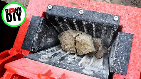 Jaw Crusher In Action - Crushing Concrete, Bricks and Rocks