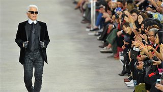 Chanel Pays Tribute To Karl Lagerfeld At Paris Fashion Week Show