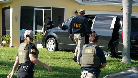 FBI At Laundrie Home, Dog The Bounty Hunter, Neighbor Charged, Brian Laundrie Phone - iCkEdMeL