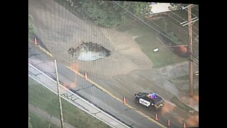 Large sinkhole closes portion of Lakeshore Boulevard in Mentor