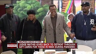 Judge Mathis gives back to Detroit through gift cards