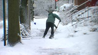 Milwaukee's sidewalk shoveling policy in effect