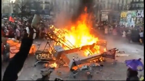 💥❗Protesters in France started to go crazy.❗💥