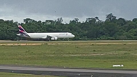 Airbus A321 PT-MXB pousa em Manaus vindo de Brasília/Airbus A321 landing in Manaus coming Brasília
