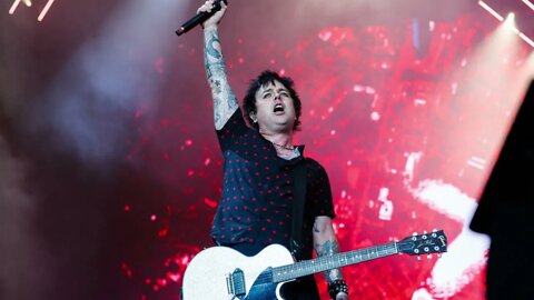 Billie Joe Armstrong RENOUNCES US CITIZENSHIP