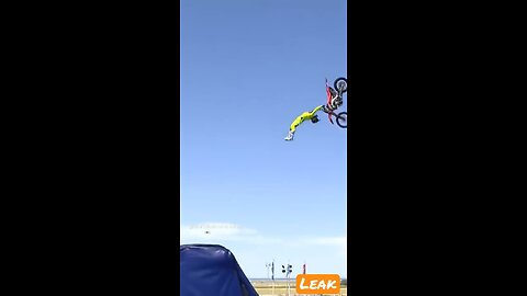 Dirtbike high flying cyclist !! Fail 🙏