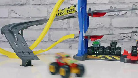 juguete Monster Jam Garage Playset y almacenamiento con exclusivo camión monstruo Grave Digger,
