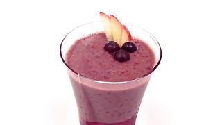 How to make a healthy red grape, apple and acai berry smoothie