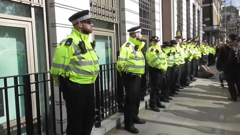 Police Protect GP Office from EXtinction Rebellion #mepolice