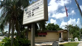 Who is in charge in Pahokee?