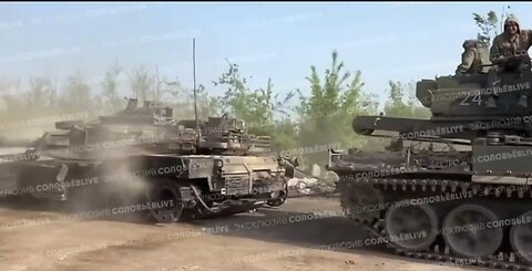 Russian soldiers took a trophy M1A1 SA Abrams tank
