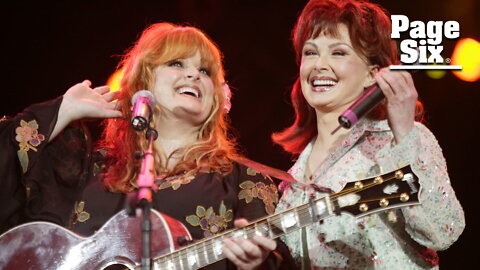 Wynonna Judd marks 6 months since mom Naomi's death at CMA Awards 2022