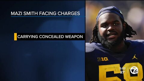 U-M DL Mazi Smith charged with carrying a concealed weapon, will continue to be with team