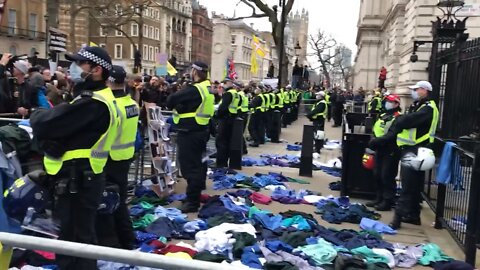NHS throw their scrubs at Downing Street